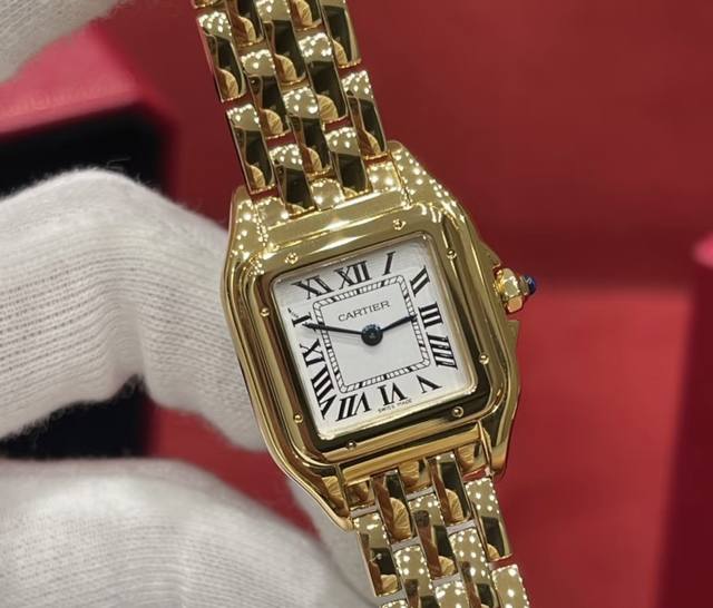 卡地亚猎豹系列Wgpn0008 小号黄金 这颜值戴谁手里都不会被埋没 一上手惊喜到了
