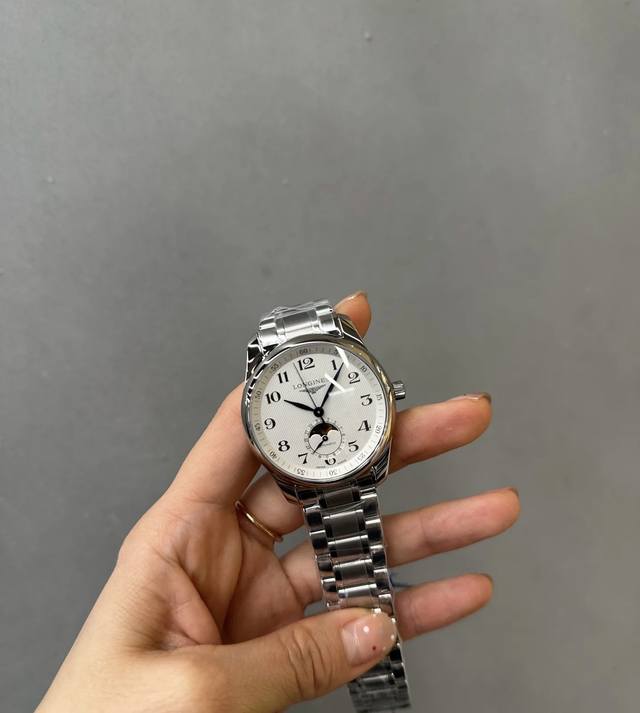 浪琴名匠男士真月相 月相会随时间变化图案 L2.919.4.78.6 进口日本机械机芯，精钢圆形表壳，表径42Mm，抗磨损合成双卜蓝宝石玻璃 数据一致 ，钻石刀