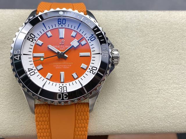 Bls 42Mm百年灵超级海洋系列 极致的美感和霸气 ！！！高亮陶瓷圈口、电镀刻标 、严格要求按原厂工艺执行 立体感极强的Logo和极致的线条感 带来视觉上的享