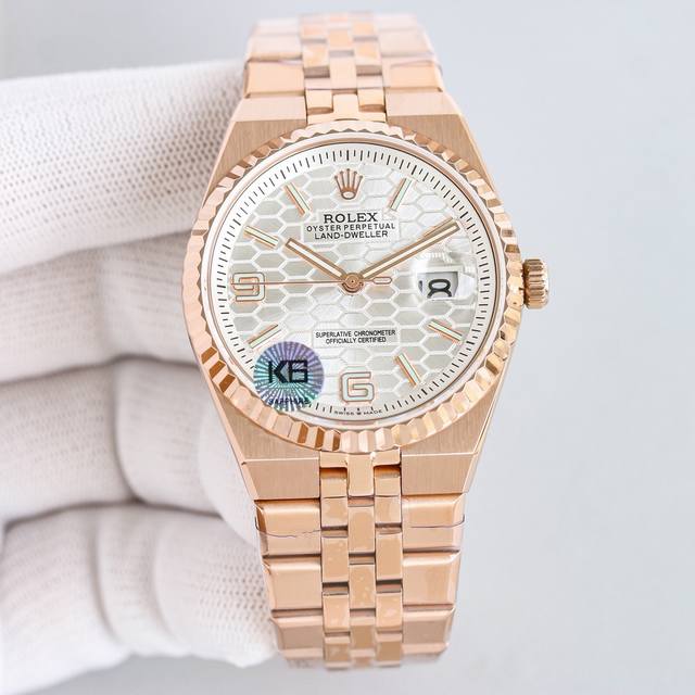 白 金 劳力士-陆使型，V2 赛车版 40Mm，内置9015改一体7315机芯。劳力士全新 Land-Dweller 陆使型于 2025 年推出，采用了一体式表