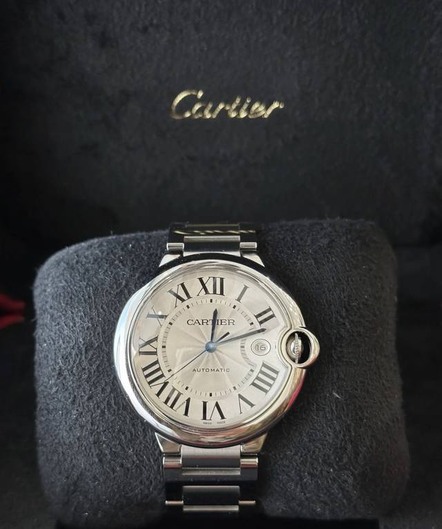 卡地亚蓝气球 Cartier Ballonbleu原版开模 顶级 同步类型：顶奢级男士自动机械腕表镜面：镀膜镜面指针：时，分，秒表面：扭索纹银白字面表壳：316