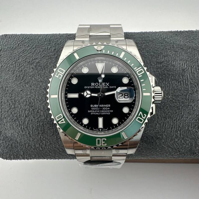 水鬼系列 承前启后，开创水鬼新时代，弥补市场空缺 Om6 最强性潜航者40Mm震撼发布！ 技术优点 Mm老款水鬼搭载代用圈口Ean圈，绿鬼翠绿透亮，黑鬼深邃如墨