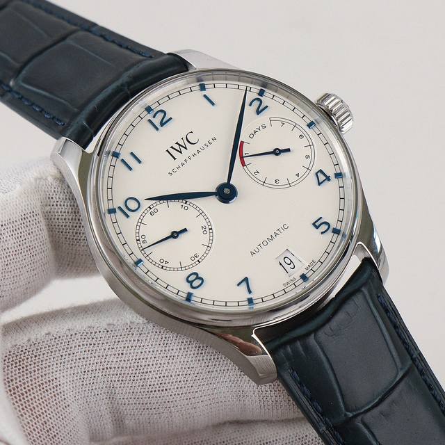 Factory 墙裂推荐 销量神器 V5升级版 Iwc万国葡7－葡萄牙系列七日链 ！1搭载定制版C.52010自动机械机芯！2独立小秒针，真动能指示！3蓝宝石玻
