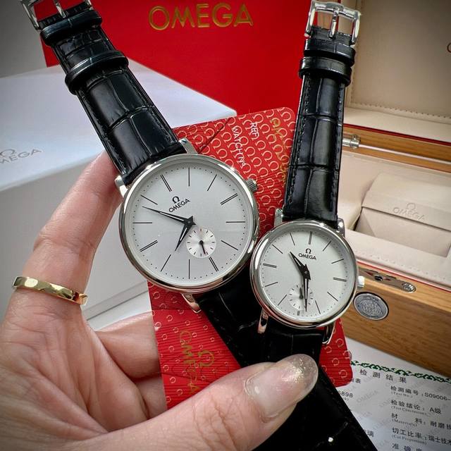 金壳+20 钢带+20欧米茄精品情侣腕表 经典三针设计 尊贵大气 绅士风范 卓越品质 热卖全城 采用进口石英机芯 顶级316精钢表壳 进口小牛皮表带 矿物质超强