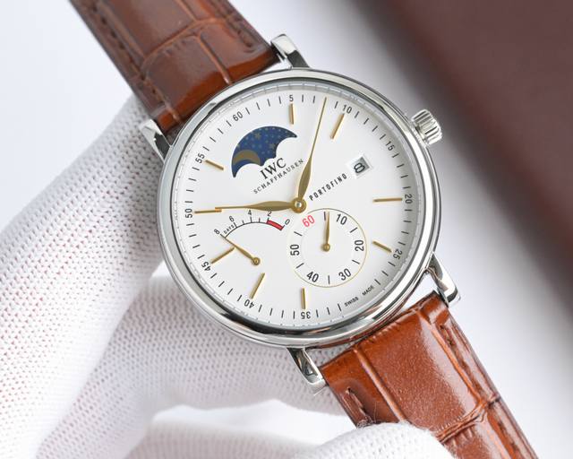 金+50 Iwc旗下最耀眼的明星，万国长动能月相专家。全新的柏涛菲诺系列Iw5 3透底腕表。 表壳 316L精钢表壳，打磨抛光非常圆润。小秒针盘位于6点钟位置附