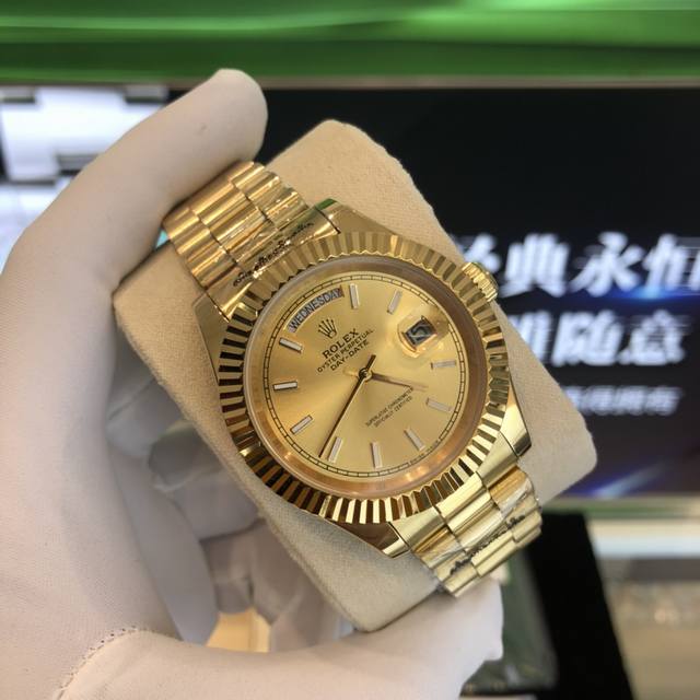 特价 。劳力士Rolex 日志系列双历腕表 采用全自动机械机芯 表壳直径41Mm 厚10Mm与原装同步 有人钟情其精确，有人欣赏其典雅，有人喜爱其坚固，至尊名表