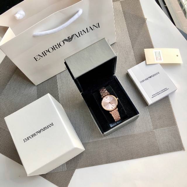 Armani 阿玛尼女表。小仙女必备！型号Ar 59、表盘32Mm 完美尺寸！作为最受欢迎的款式之一，就一定会有各种层出不穷的版本。请认准独家品质 区分市场便宜