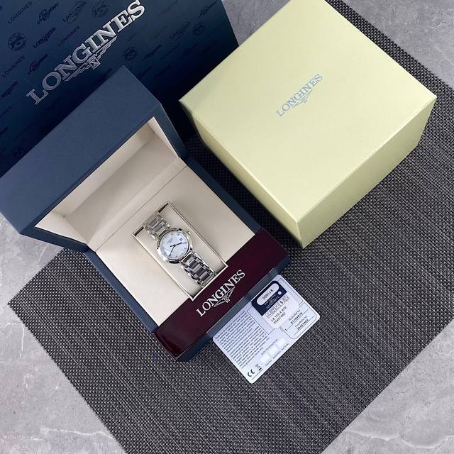 心月30Mm，不同之处一目了然。夏日贝母与心月的梦幻交织！请认准独家货源！不要被市面上便宜货所蒙蔽。单一个机芯成本就可以买他几个成表。更别说壳套，真钻面，电镀，