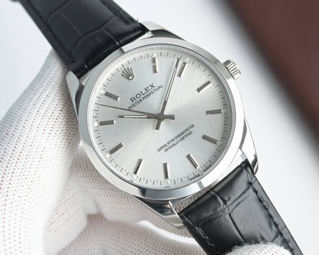 劳力士 Rolex 男士腕表 采用独特的表盘设计 搭配而来的是更高档奢华的劳力士， 初识劳力士必憧憬有朝一日能拥有它，戴上劳力士必顺风顺水必发达，你值得拥有，欢