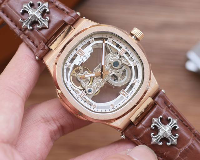同价 男人挚爱 镂空腕表 最新 ：百达翡丽最佳设计独家首发 类型 ：精品男士腕表 表带 ：真牛皮表带 机芯 ：全自动机械机芯 镜面 ：矿物质强化玻璃 更高清 品