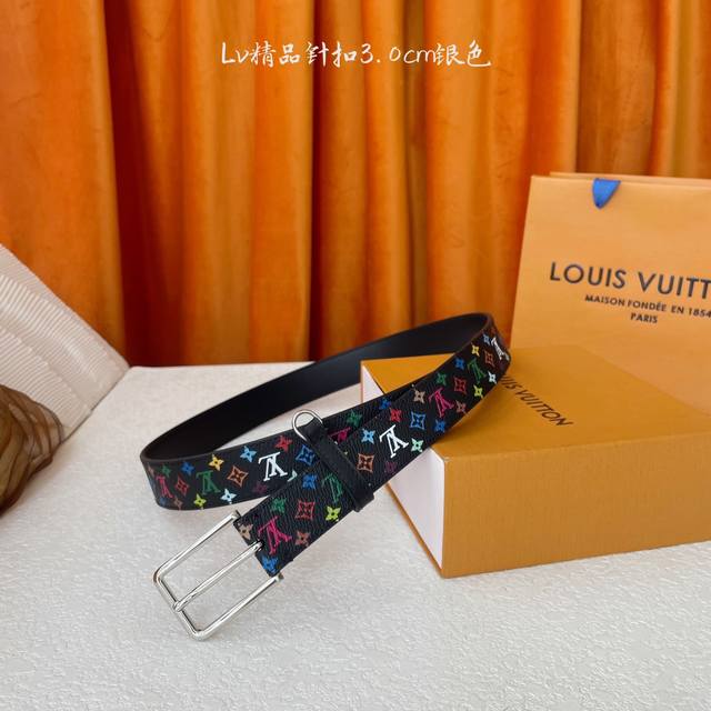 Louis Vuitton: Classic original quality, one side black print and the other side