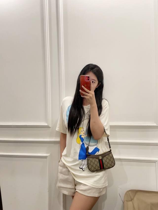 Gift box packaging. This Gucci Ophidia underarm bag (DDD) looks even better with