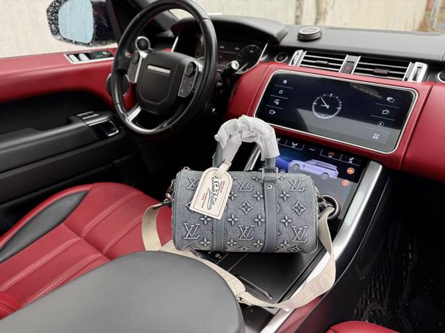 High-end new Louis Vuitton LV shoulder bag. M22762 Louis Vuitton Keepall 25 wit