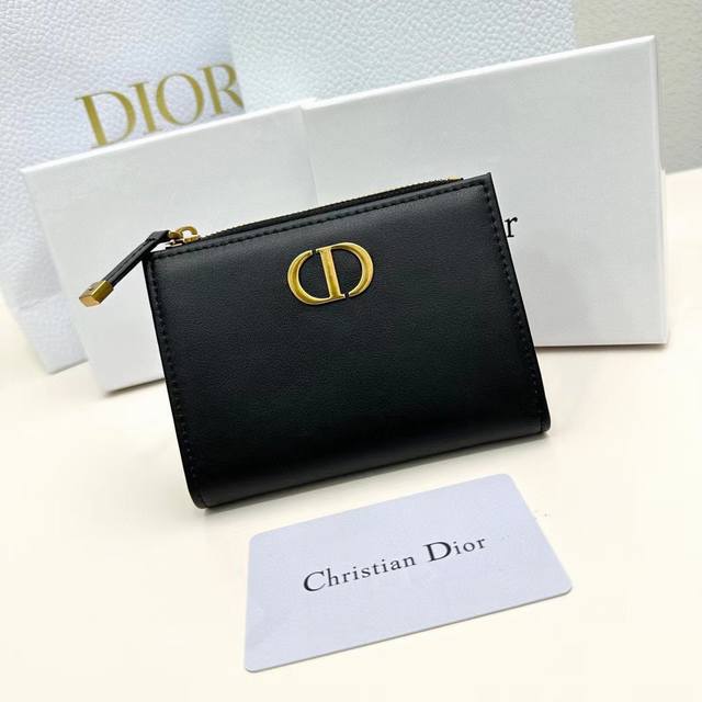 Dior D28 Color: Black Size: 11.5*9*2 Dior's latest style is now available! Made