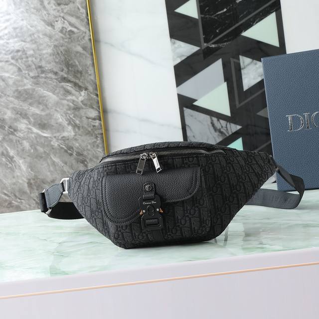Authentic development, top-quality original. This Dior 8 belt bag is a new Dior