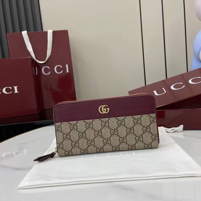This premium Gucci new product features imported leather and imported thread. T