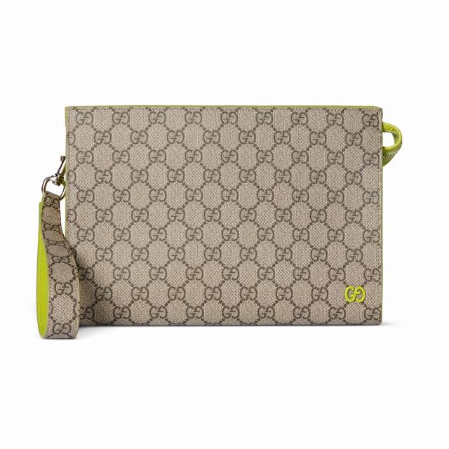 This premium clutch is a masterpiece from the Pre-Fall 2025 collection. Expertl