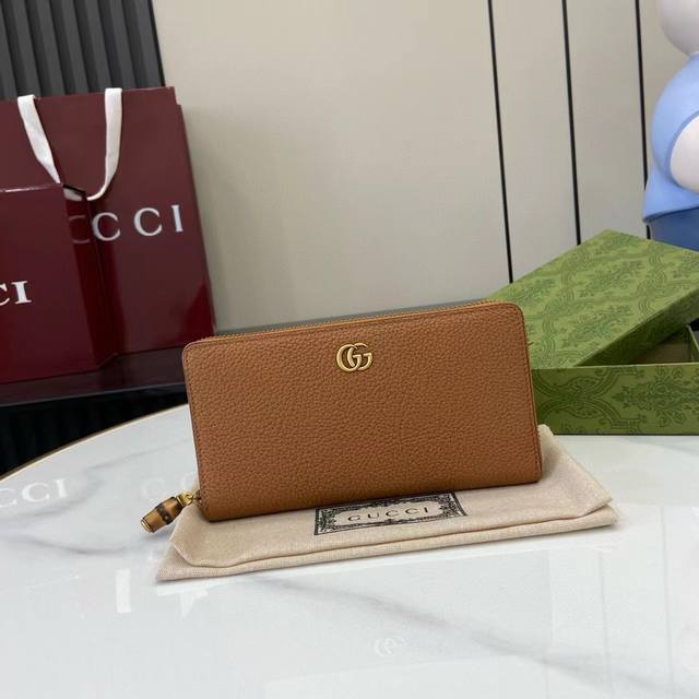 Top-of-the-line Gg Marmont Series Long Wallet This Gg Marmont Series wallet, cra