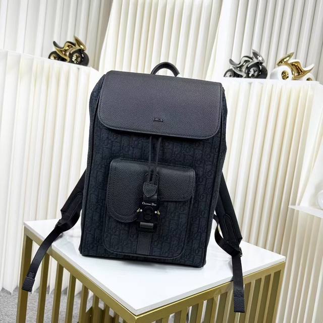 The most premium version on the market. Compare the Saddle Backpack. Black Obli