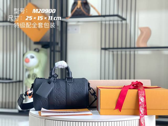 163 Premium chip with full packaging. Premium all-steel hardware, original leath