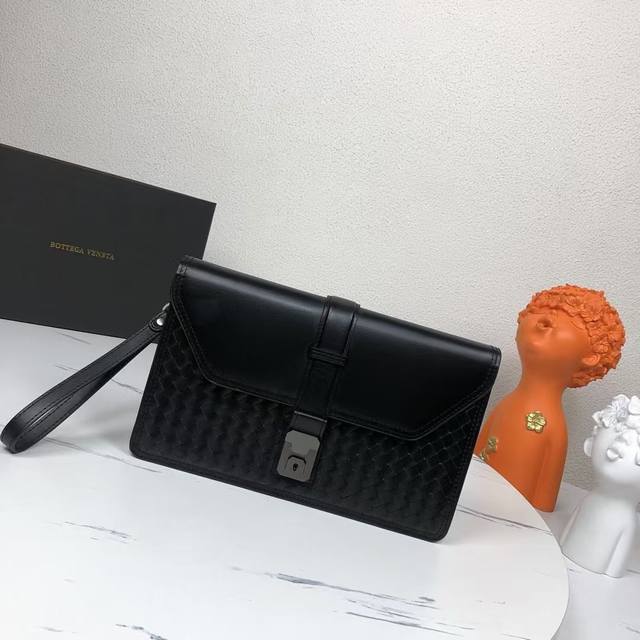 comes with box. Original Bv waxed cowhide leather handbag with 1 outer zipper p