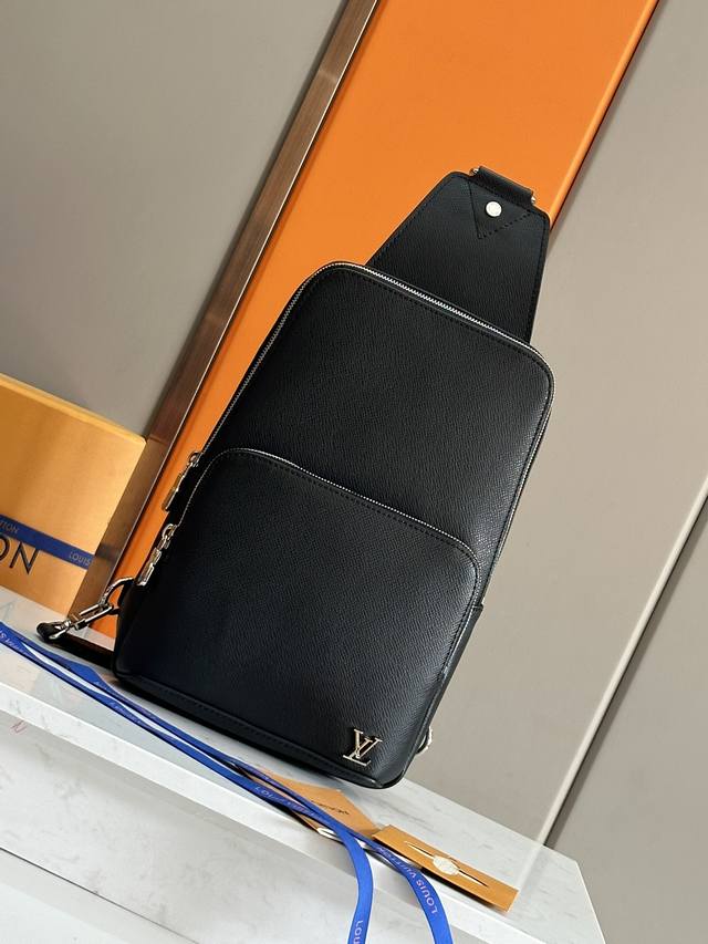 This premium, original, and latest Avenue shoulder bag features signature Taga