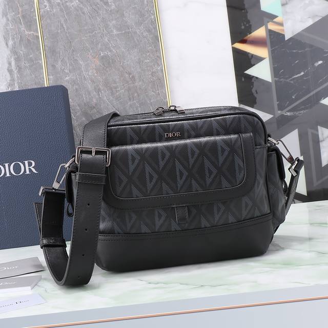 This Dior Hit The Road messenger bag, a new arrival this season, blends modern s