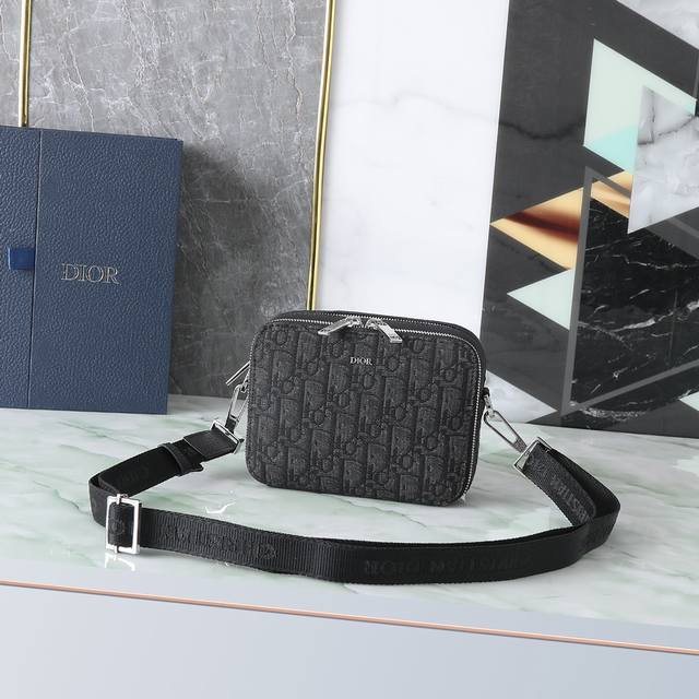 Built-in sensor chipAuthentic product available in the counter, top qualityDior