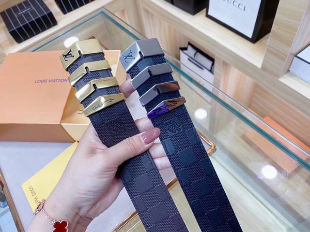 Louis Vuitton Lv double-sided imported genuine leather belt features a two-tone