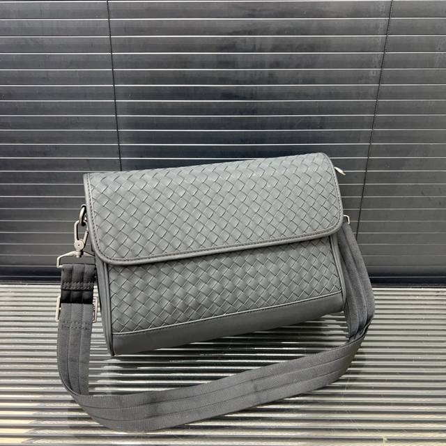 Bottega Veneta Hand-woven Men's Flap Messenger Shoulder Bag Crossbody Bag Classi