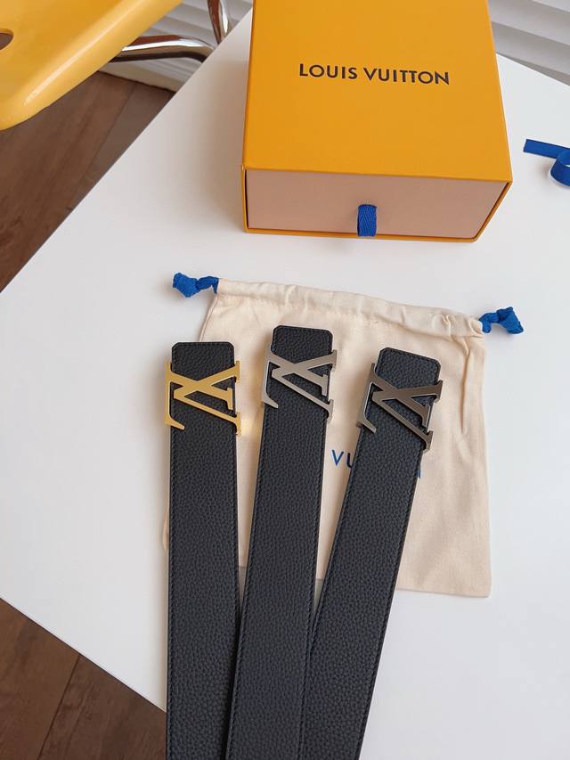 Popular Lv Width: 4.0cm New top-grain cowhide strap with a new exquisite steel