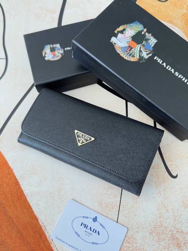 Exclusive background hot-selling products are shipped: Prada counter quality re