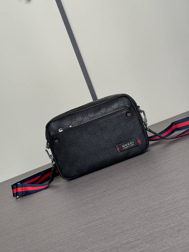 The latest hot-selling Gucci clutch and crossbody bag, a universal model, is now