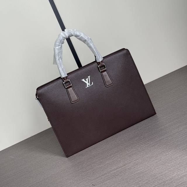 The latest hot-selling Lv briefcase from the top-tier counter, high-end, and fie
