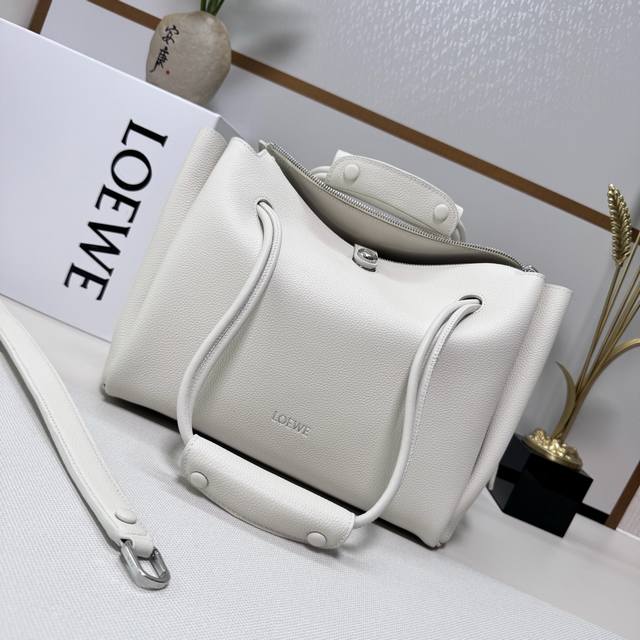 Luojia's new medium soft cowhide leather Madrid handbag DDD. The Madrid feature