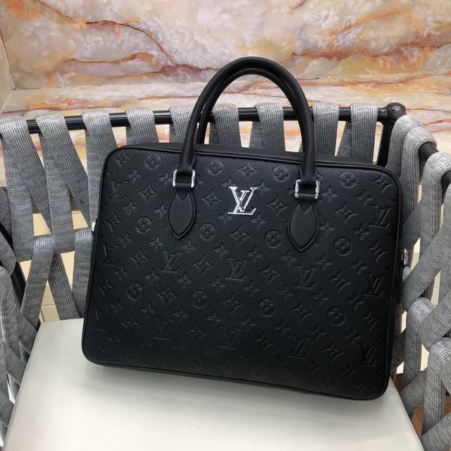 The newest hot-selling men's briefcase, made of high-quality imported scalp lea