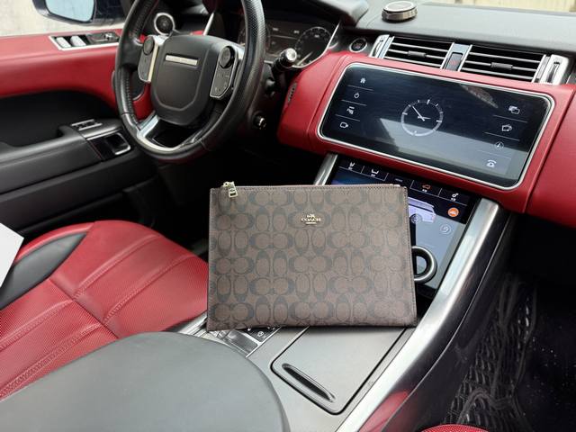 High-end new "Coach" clutch. Coach men's clutch featuring classic monogram prin