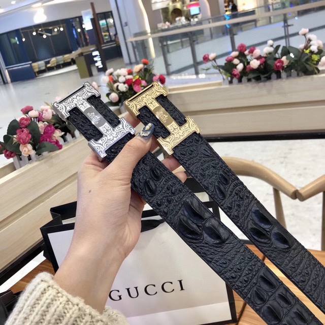 Crocodile belt body made of imported cowhide pressed with crocodile bone. The e