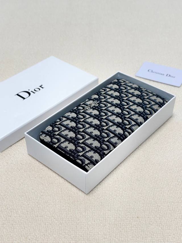 Color Black Size 19X10 Dior popular version single pull small handbag has arriv