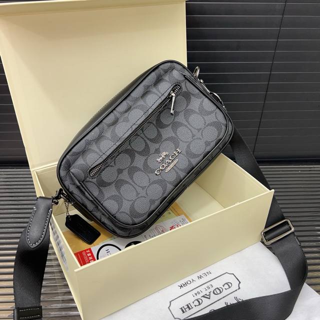 Coach Graham Elise shoulder bag, men's crossbody camera bag, classic logo design