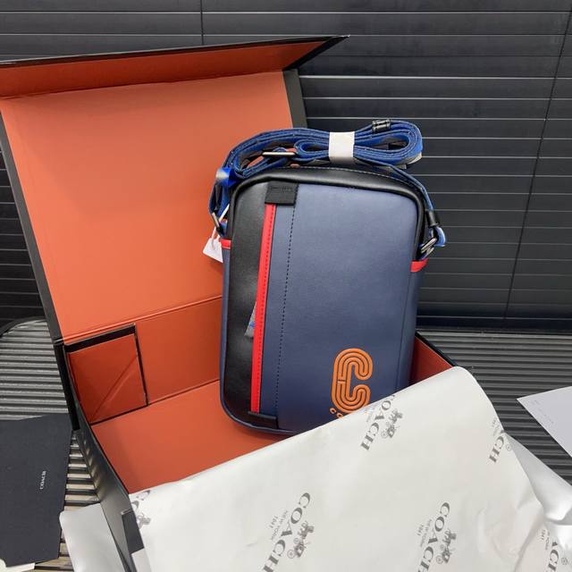 Coach Edge camera bag, shoulder bag, crossbody bag, unisex, actual product photo