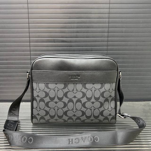 Coach Charles shoulder and crossbody bag, classic logo design, original craftsma
