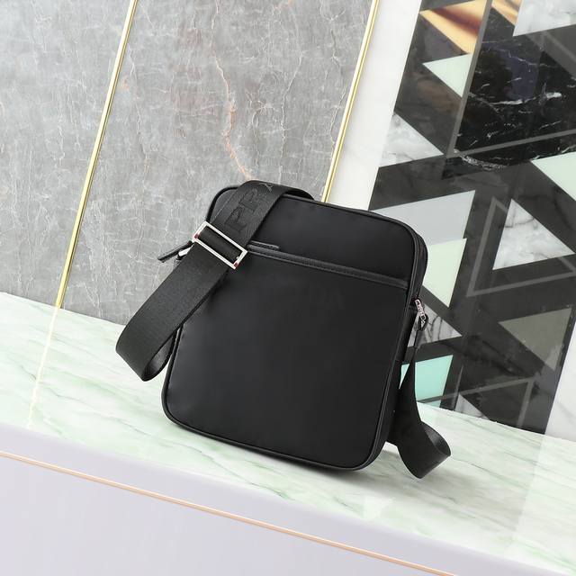 P's new men's bag, 2Vd143 black, original goods, nylon and Saffiano leather trim