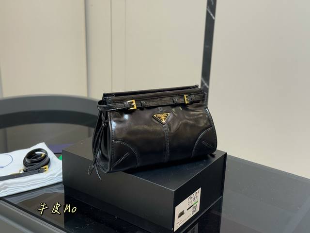 With folding boxSize: 26.16Cm Prada leather Soft Lux You can't miss this underar