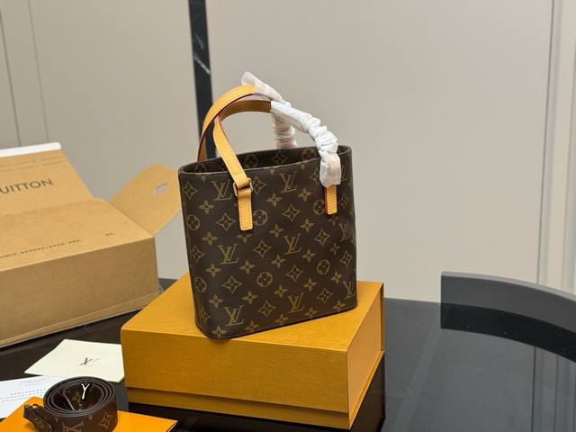 With folding box Size: 20*21Cm In stock Replica version shipped Lv vintage Vivia