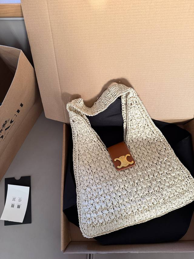Comes with box Size: 40*26Cm Celine raffia straw bag I have always loved this b