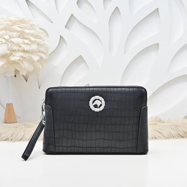 Stefano Ricci - Stefano Ricci's latest men's clutch. Made from imported calfskin