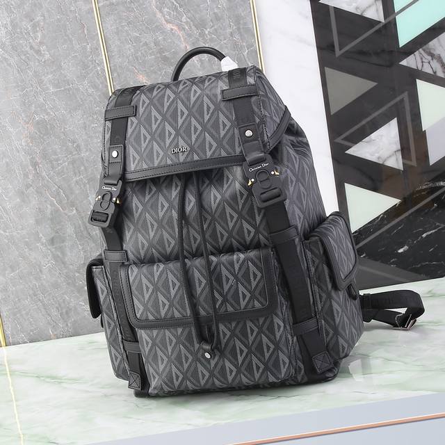 This Dior Hit The Road backpack, a new style for this season, blends modern styl