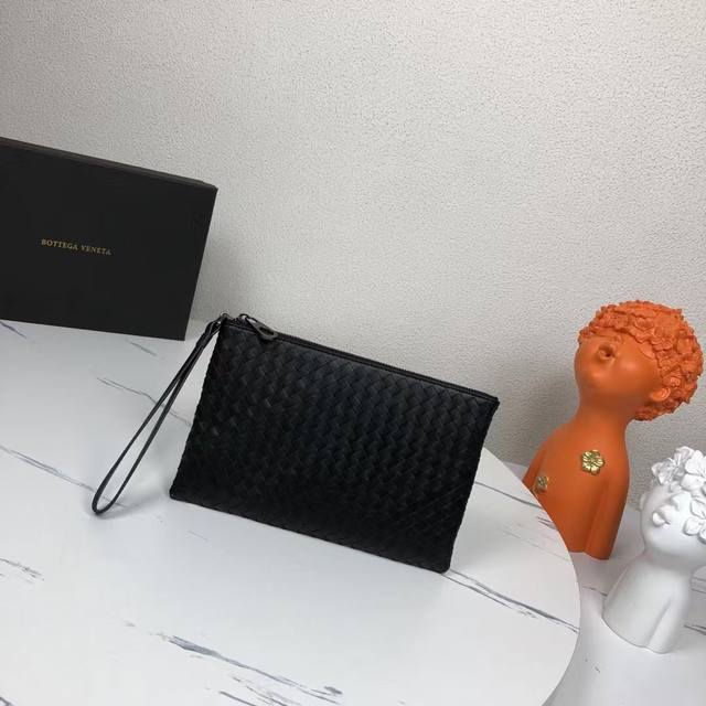 Small size with box Bv men's clutch, crafted from hand-woven waxed cowhide leath