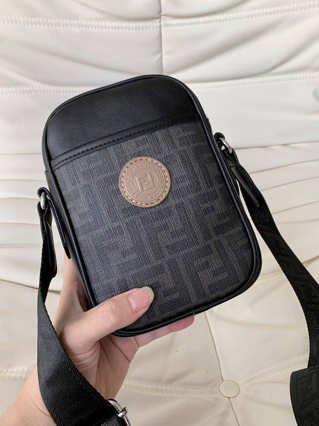 New Fd Fendi mobile phone bag retro coin mobile phone bag mini crossbody bag, f